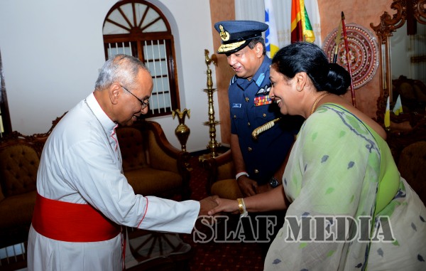Commander Visits Archbishop of Colombo