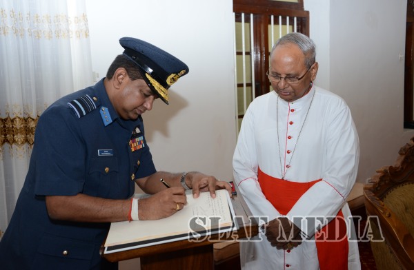 Commander Visits Archbishop of Colombo