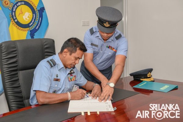 CHANGE OF COMMAND AT SLAF BASE KATUNAYAKE