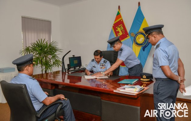 CHANGE OF COMMAND AT SLAF BASE KATUNAYAKE