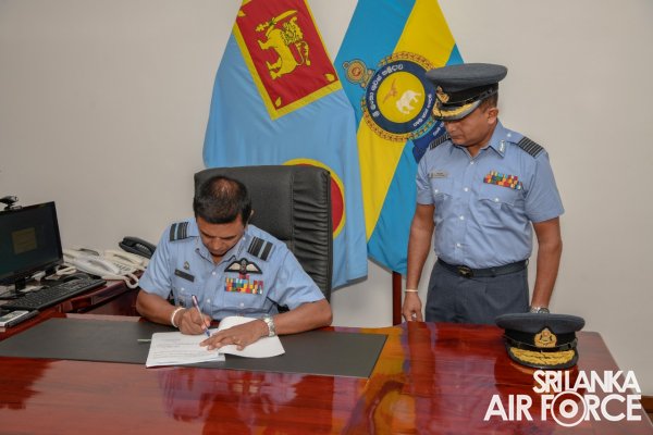 CHANGE OF COMMAND AT SLAF BASE KATUNAYAKE