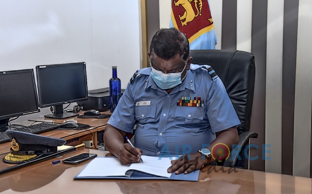 CHANGE
OF COMMAND AT THE ELECTRONIC & TELECOMMUNICATION ENGINEERING
WING, RATMALANA