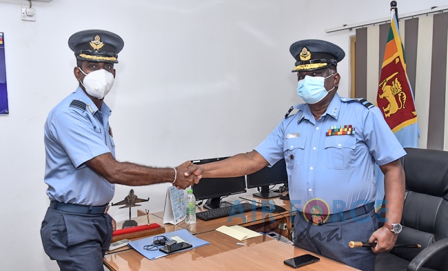 CHANGE
OF COMMAND AT THE ELECTRONIC & TELECOMMUNICATION ENGINEERING
WING, RATMALANA