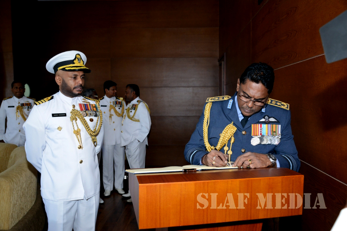 SLAF Commander Calls on the Commander of the Navy