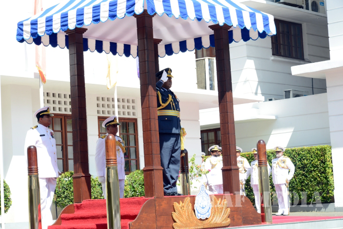 SLAF Commander Calls on the Commander of the Navy