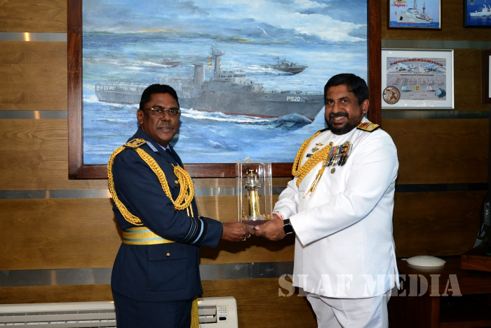 SLAF Commander Calls on the Commander of the Navy