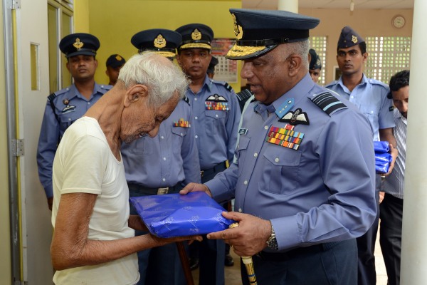 Commander Visits Slesa Elders Home Katana