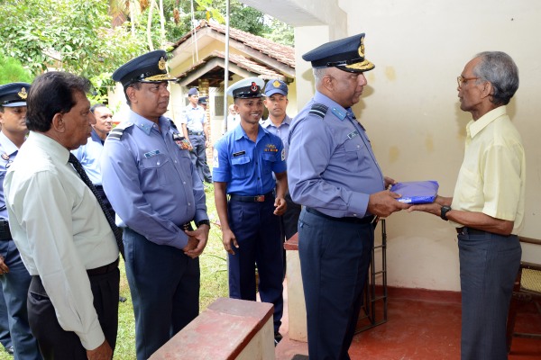 Commander Visits Slesa Elders Home Katana