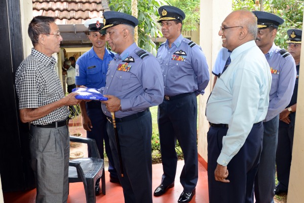 Commander Visits Slesa Elders Home Katana