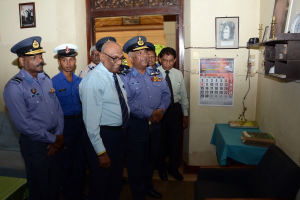 Commander Visits Slesa Elders Home Katana