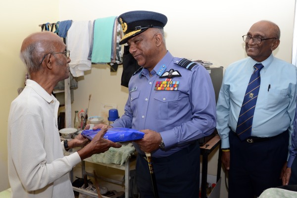 Commander Visits Slesa Elders Home Katana