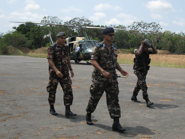 ගුවන්
හමුදාපති උතුරේ සංවර්ධන කටයුතු නිරීක්ෂණය කරයි