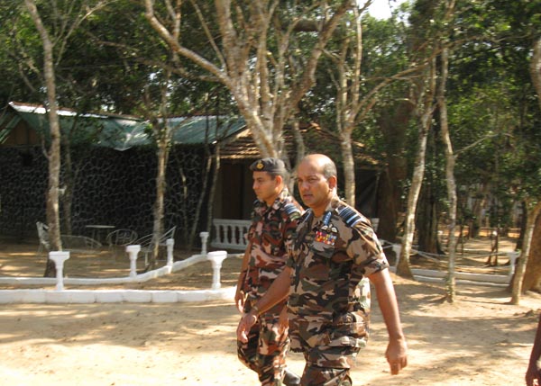 ගුවන්
හමුදාපති උතුරේ සංවර්ධන කටයුතු නිරීක්ෂණය කරයි