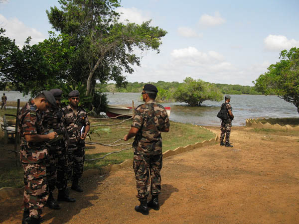 ගුවන්
හමුදාපති උතුරේ සංවර්ධන කටයුතු නිරීක්ෂණය කරයි