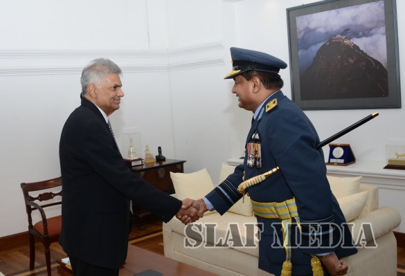 SLAF Commander calls on the Prime Minister