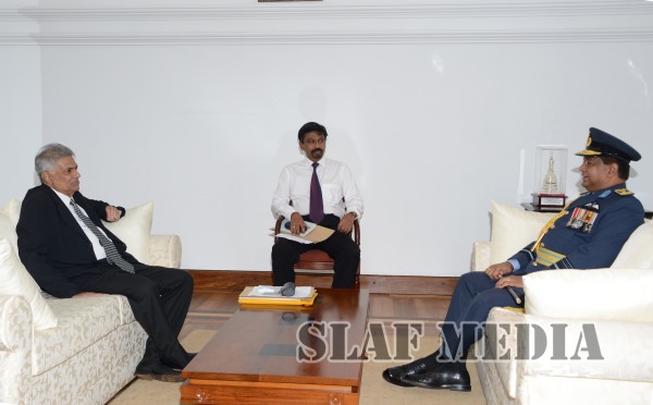 SLAF Commander calls on the Prime Minister