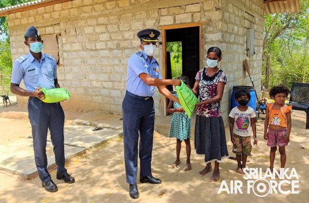 SLAF SEVA VANITHA UNIT DISTRIBUTES DRY RATION PACKS TO UNDERPRIVILEGED FAMILIES IN WEERAWILA