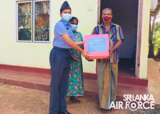 SLAF SEVA VANITHA UNIT DISTRIBUTES DRY RATION PACKS TO UNDERPRIVILEGED FAMILIES IN WEERAWILA