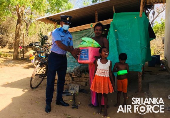 SLAF SEVA VANITHA UNIT DISTRIBUTES DRY RATION PACKS TO UNDERPRIVILEGED FAMILIES IN WEERAWILA