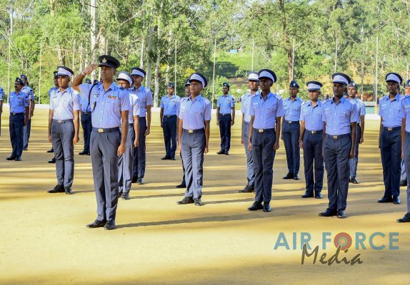 COMMISSIONING 75TH STUDENT OFFICERS COURSE, LANYARD AND CANE
AWARDING CEREMONY OF GUNNER INSTRUCTORS HELD AT DIYATALAWA