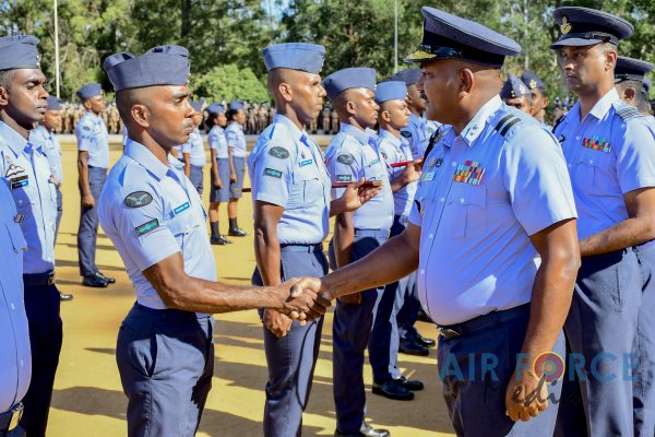 COMMISSIONING 75TH STUDENT OFFICERS COURSE, LANYARD AND CANE
AWARDING CEREMONY OF GUNNER INSTRUCTORS HELD AT DIYATALAWA