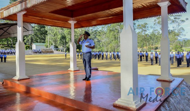 COMMISSIONING 75TH STUDENT OFFICERS COURSE, LANYARD AND CANE
AWARDING CEREMONY OF GUNNER INSTRUCTORS HELD AT DIYATALAWA