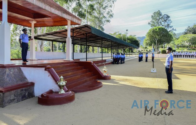 COMMISSIONING 75TH STUDENT OFFICERS COURSE, LANYARD AND CANE
AWARDING CEREMONY OF GUNNER INSTRUCTORS HELD AT DIYATALAWA