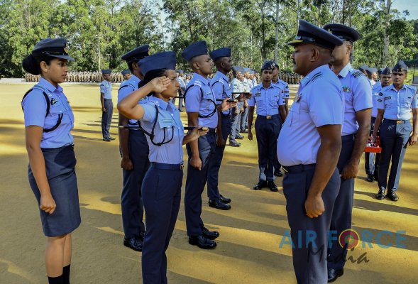 COMMISSIONING 75TH STUDENT OFFICERS COURSE, LANYARD AND CANE
AWARDING CEREMONY OF GUNNER INSTRUCTORS HELD AT DIYATALAWA