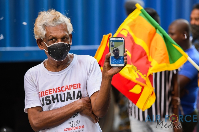 SLAF Band Conducts Entertainment Program for Residence of Randiya Uyana Housing Scheme in Thotalaga