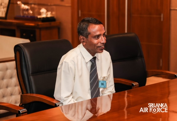 RETIRED SLAF WARRANT OFFICER HONOURED BY COMMANDER OF THE AIR FORCE FOR EXEMPLARY INTEGRITY