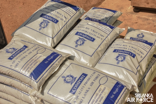 SECOND STOCK OF ORGANIC FERTILIZER MANUFACTURED BY SLAF HANDED OVER TO CEYLON FERTILIZER COMPANY LIMITED ‘LAK POHORA’