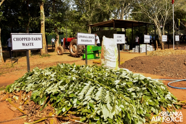 SECOND STOCK OF ORGANIC FERTILIZER MANUFACTURED BY SLAF HANDED OVER TO CEYLON FERTILIZER COMPANY LIMITED ‘LAK POHORA’