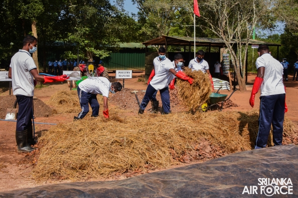 SECOND STOCK OF ORGANIC FERTILIZER MANUFACTURED BY SLAF HANDED OVER TO CEYLON FERTILIZER COMPANY LIMITED ‘LAK POHORA’