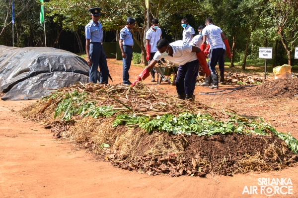 SECOND STOCK OF ORGANIC FERTILIZER MANUFACTURED BY SLAF HANDED OVER TO CEYLON FERTILIZER COMPANY LIMITED ‘LAK POHORA’