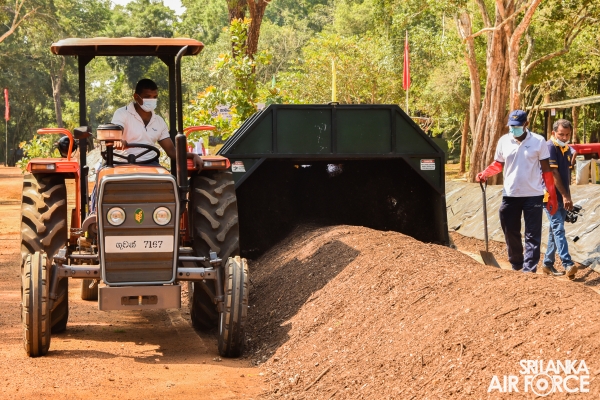 SECOND STOCK OF ORGANIC FERTILIZER MANUFACTURED BY SLAF HANDED OVER TO CEYLON FERTILIZER COMPANY LIMITED ‘LAK POHORA’