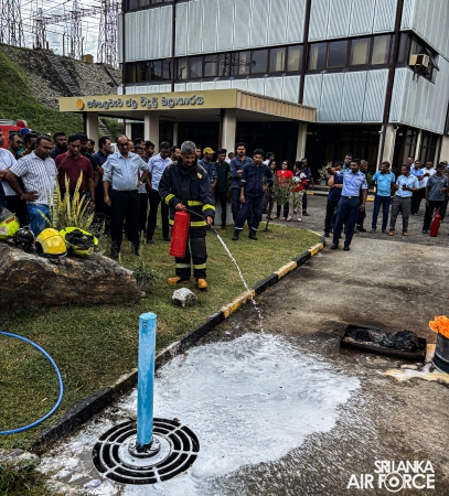 SLAF FIRE SERVICE CONDUCTS AWARENESS PROGRAMME AT SAMANALAWEWA HYDROPOWER STATION
