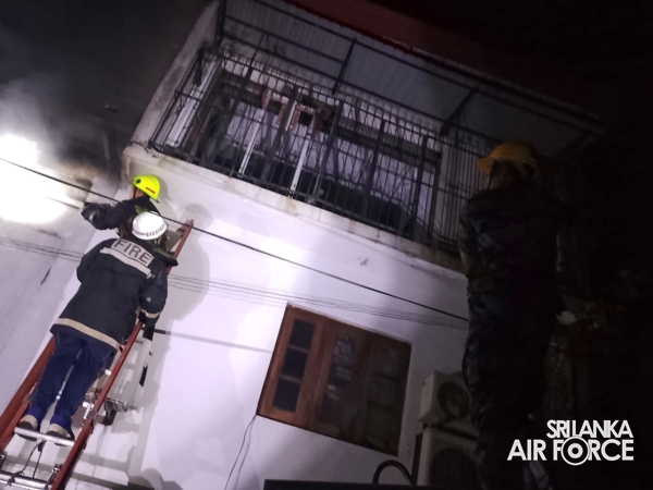 SLAF ASSISTS IN EXTINGUISHING FIRE AT SINGER SHOWROOM IN MIRIGAMA
