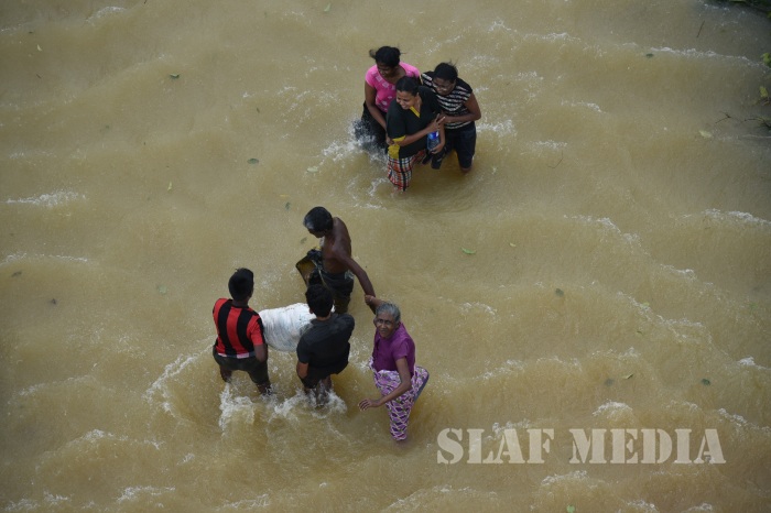 Sri Lanka Air Force Continues its Relief Operations on 29th May 2017