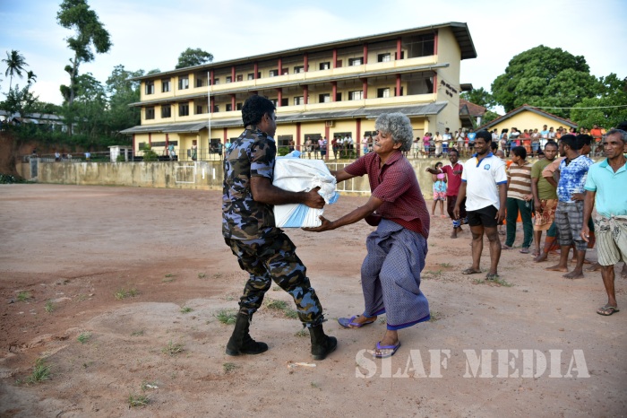 Sri Lanka Air Force Continues its Relief Operations on 29th May 2017