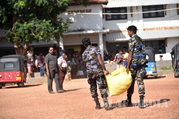 Sri Lanka Air Force Continues its Relief Operations on 29th May 2017