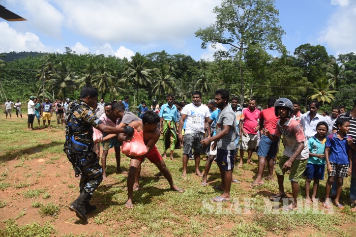 Sri Lanka Air Force Continues its Relief Operations on 29th May 2017