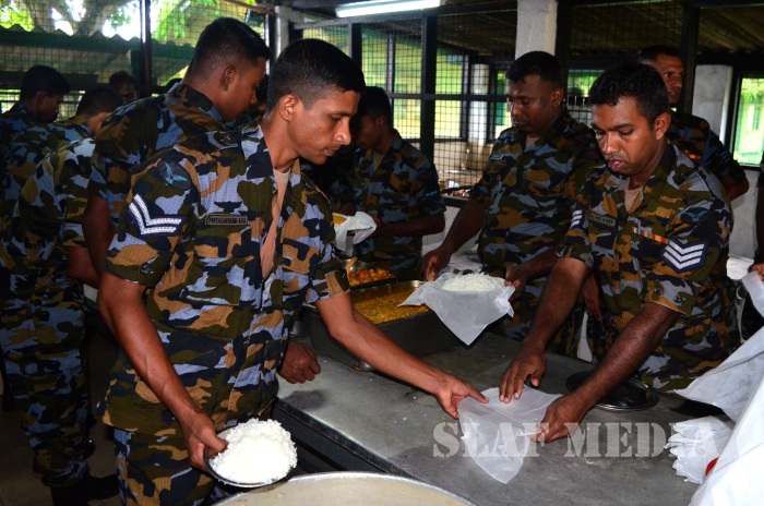 Sri Lanka Air Force Continues its Relief Operations on 29th May 2017