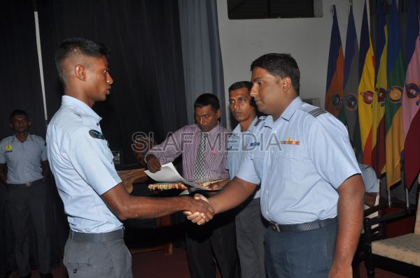 145 වෙනි සහ 147
වෙනි සාමාන්ය යාන්ත්රික ඉංජිනේරු ශිල්පී මූලික වෘත්තීය පුහුණු පාඨමාලාව
සාර්ථකව අවසන් වෙයි...