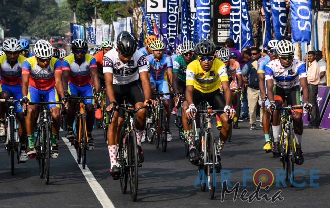 Super Wheelers Cyclist, Dharshana Prasad Wins 2nd Leg of Guwan Hamuda Papedi Sawariya 2020