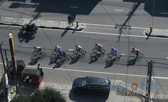 'GUWAN HAMUDA PAPEDI SAWARIYA -2021' CROSSES FINISH LINE AT KATUNAYAKE