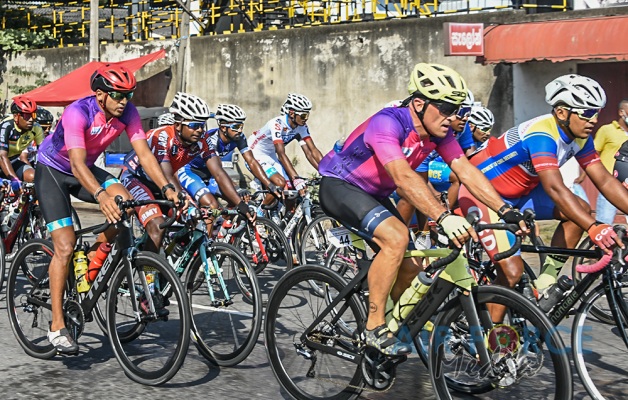 'GUWAN HAMUDA PAPEDI SAWARIYA -2021' CROSSES FINISH LINE AT KATUNAYAKE
