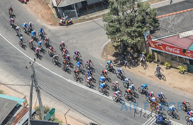 'GUWAN HAMUDA PAPEDI SAWARIYA -2021' CROSSES FINISH LINE AT KATUNAYAKE