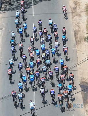 'GUWAN HAMUDA PAPEDI SAWARIYA -2021' CROSSES FINISH LINE AT KATUNAYAKE