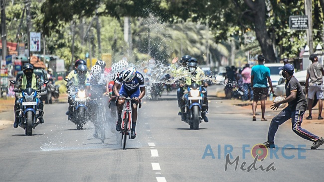 'GUWAN HAMUDA PAPEDI SAWARIYA -2021' CROSSES FINISH LINE AT KATUNAYAKE