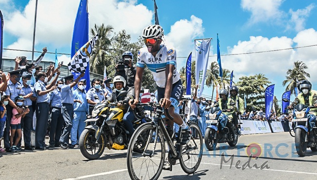 'GUWAN HAMUDA PAPEDI SAWARIYA -2021' CROSSES FINISH LINE AT KATUNAYAKE